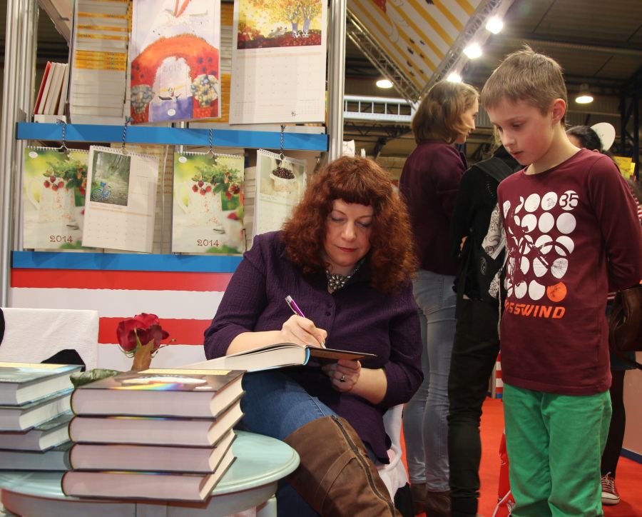 Neringa Vaitkutė Vilniaus knygų mugėje Neringa Vaitkutė Vilniaus knygų mugėje