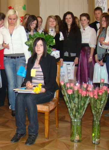 Laurų vainiku papuošta laureatė Aušra Zonytė. Nuotr. Arūno Augustaičio