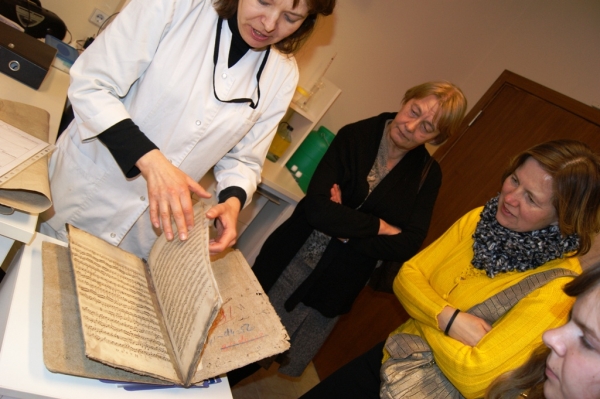 Restauratorių be galo kruopštus darbas